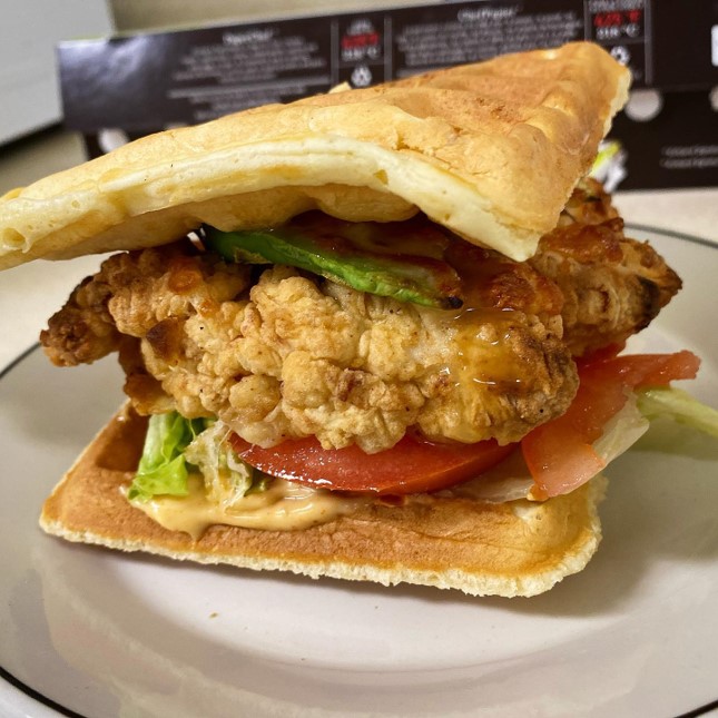 5 Flavourful Fried Chicken Sandwiches Across Canada - Canada Takeout